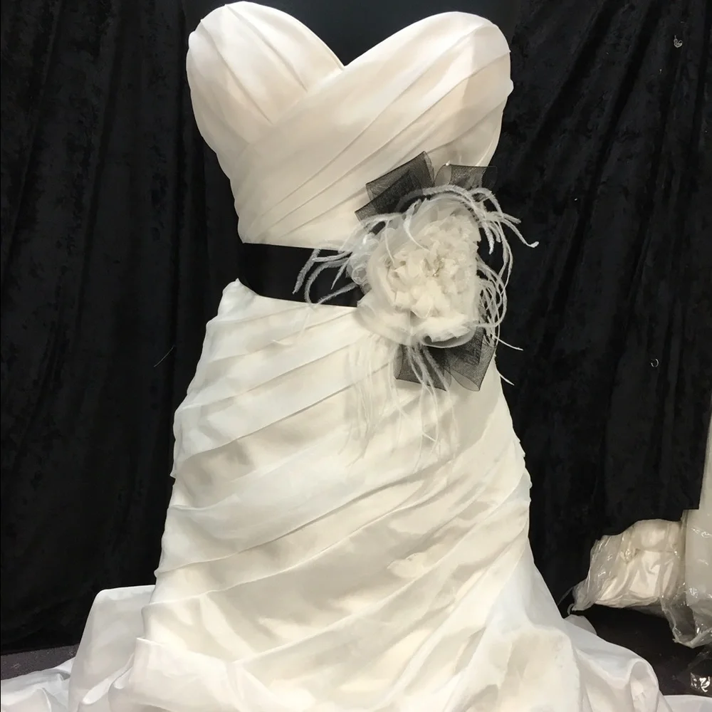 Taffida Wedding Gown - Picture 2 of 5